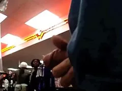 گھڑی فحش ویڈیوز کے ساتھ سرسبز لڑکی سے مشت زنی کے ساتھ ایک