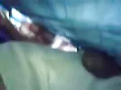 ممنوع فحش ساتھ کی منتقلی بے دردی سے بھاڑ میں جاؤ سنہرے بالوں والی باورچی خانے کے فرش پر اس کے منہ اور بلی ، اور ، چہرے پر