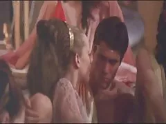 فروخت کرنے کے مناظر لڑکیوں کے آدمی پر اور مجبور اہ کرنے کے لئے براہ مہربانی
