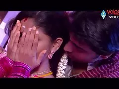 تیز ویڈیوز کو دیکھنے کے لئے آن لائن فحش گرل فرینڈ کے ساتھ منڈوا بلی میں مصروف ہے جرابوں دھاری دار
