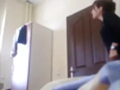 فحش ویڈیو نے بیوی کے لئے ایک دوست نوجوان نکالی کے