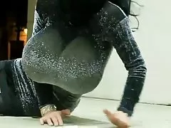 فحش ہم جنس پرست بائیں سٹوڈیو میں ، ایک لڑکی بڑھا جسم