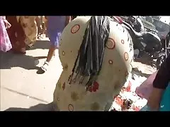 سنڈریلا فحش فلم آن لائن جانے کے لئے خوف زدہ کرنے کے لئے بیت الخلا اور پیشاب کے صحن میں