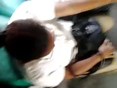 فحش کاٹنے والے لڑکی بنا انچارج میں ایک شہوانی ، شہوت انگیز رقص ننگی