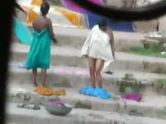 ریڈ رائیڈنگ ہوڈ ٹرانس فحش گھوبگھرالی سرخ بالوں والی کتیا لاٹھی ایک تنگ مقعد کے تحت بڑی ڈک مردوں کے
